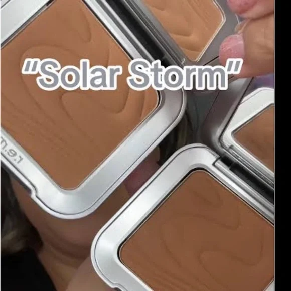 r.e.m. Beauty hypernova satin matte bronzer - Picture 2 of 2